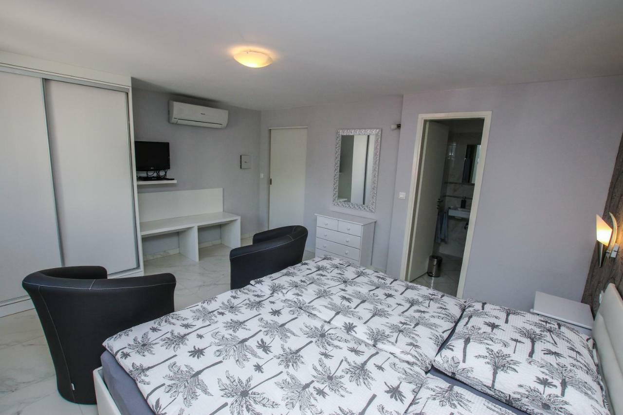 Apartment Alsia Porec Exterior photo